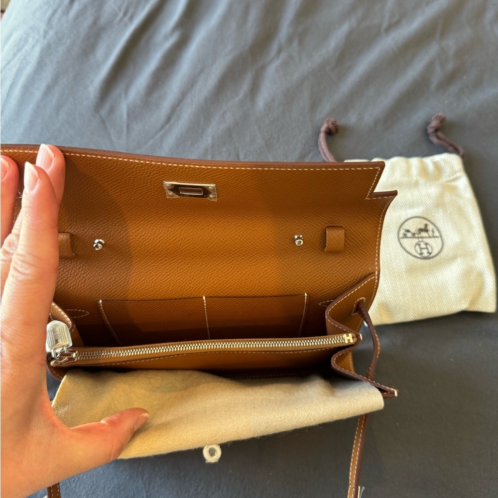 Hermès Kelly To-Go Wallet in Gold PHW - Picture 6 of 7